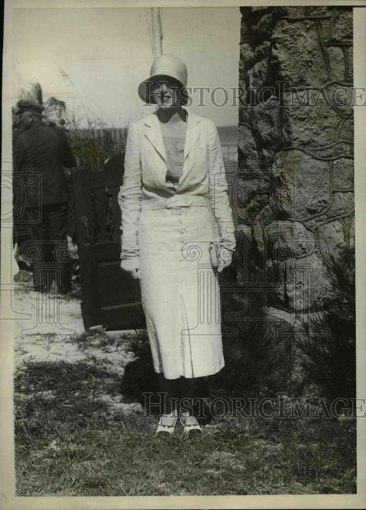 1930 Press Photo Miss Nina Ball at Sea Spray Beach Palm Beach Florida - Historic Images