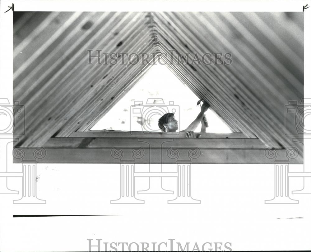 1986 Press Photo Carpenter Repairs Roof in Rocky River Reservation - cva73255 - Historic Images