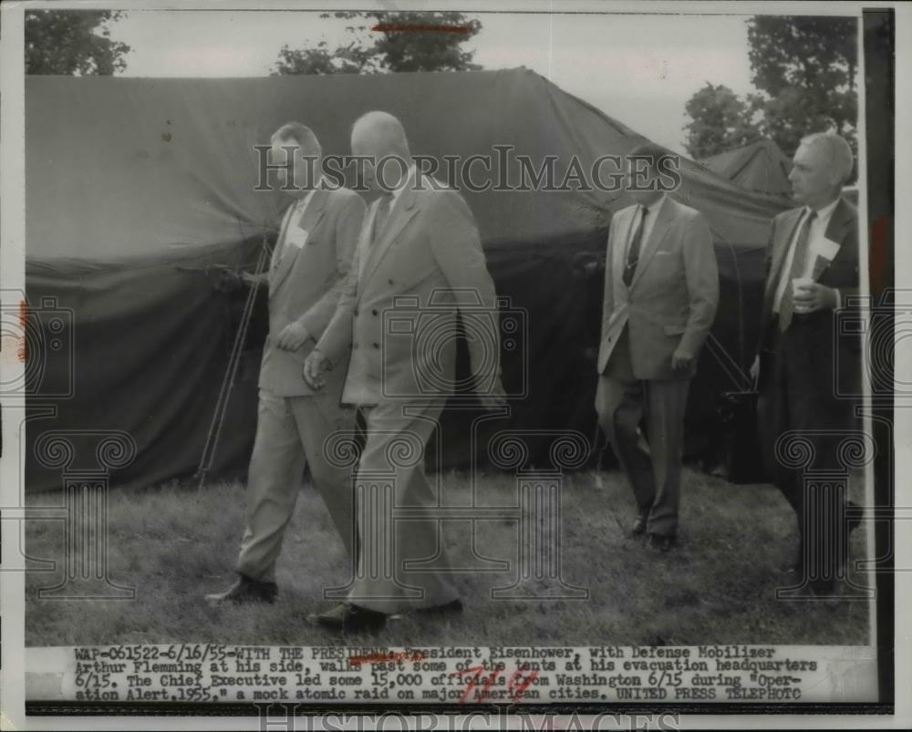 1955 Press Photo President Eisenhower,Defense Mobilizer Arthur Flemming - Historic Images