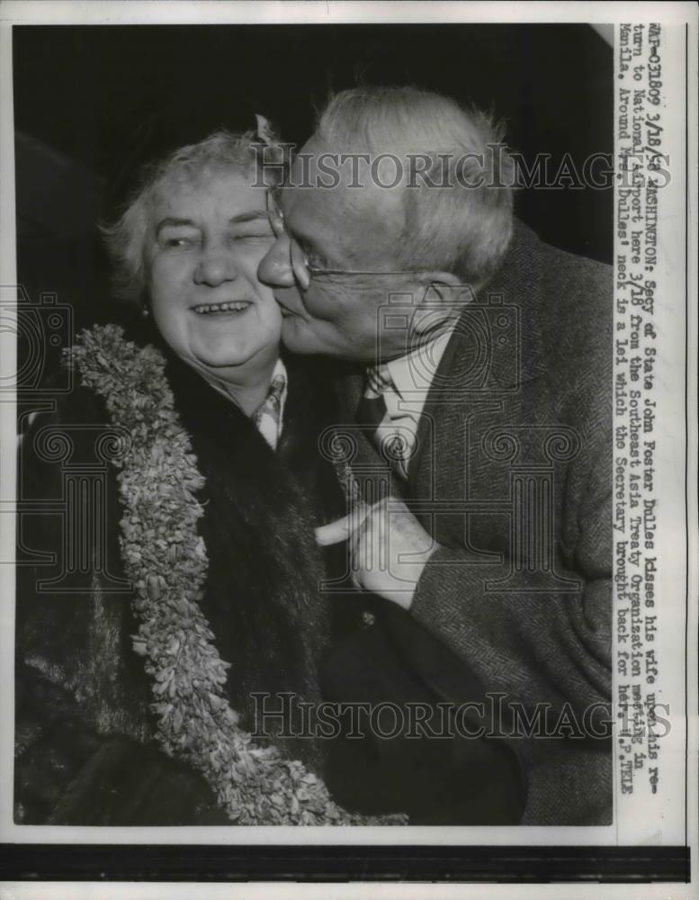 1958 Press Photo Secretary of State John Foster Dulles and Wife National Airport - Historic Images