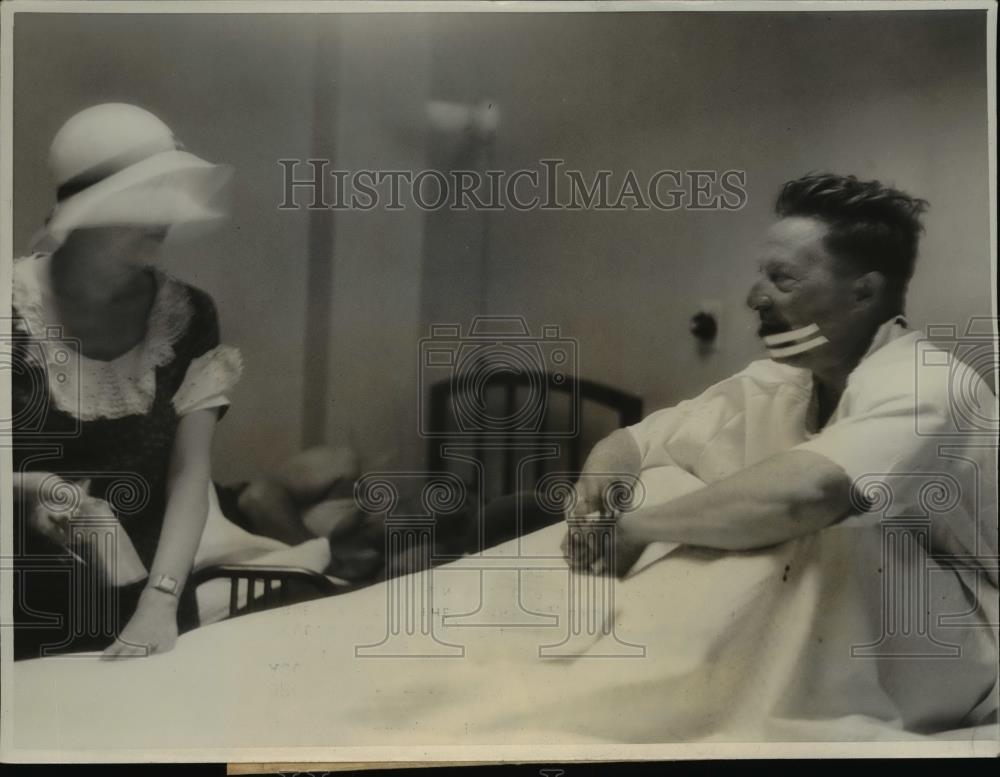 1931 Press Photo Sollon W.Henkle injured actor in car crashed into a lamp post. - Historic Images