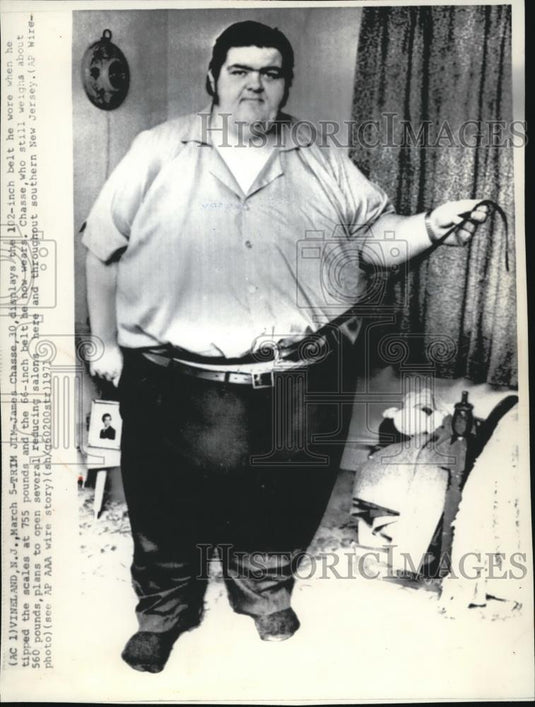 1971 Wire Photo James Chasse Displays the 102 Inch Belt He Wore  - cvw09348 - Historic Images