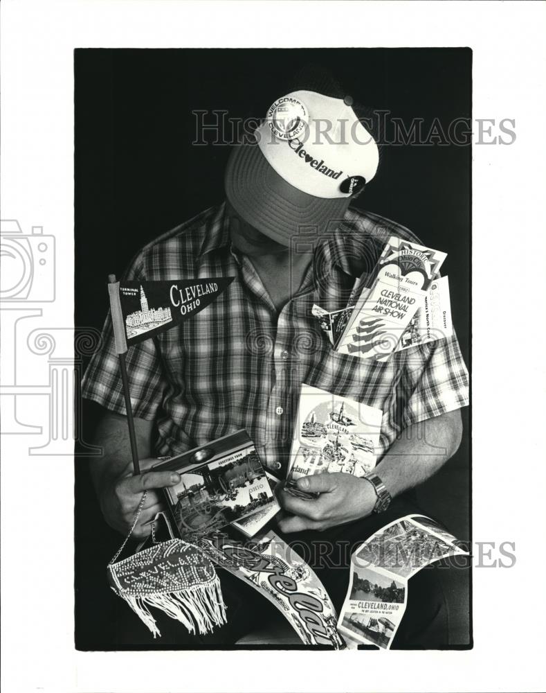 1982 Press Photo Cleveland Souvenirs  - cva77821 - Historic Images