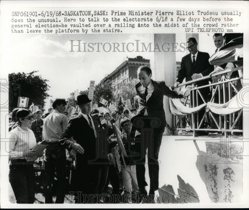 1968 Press Photo Canadian Prime Minister Pierre Trudeau in Saskatoon Sask. - Historic Images