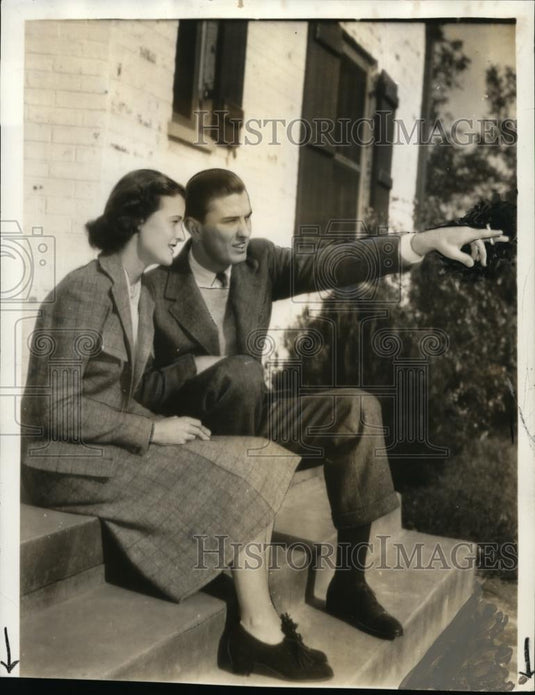 1967 Wire Photo Roosevelt Jr.'s school day resume with his bride - cvw11224 - Historic Images