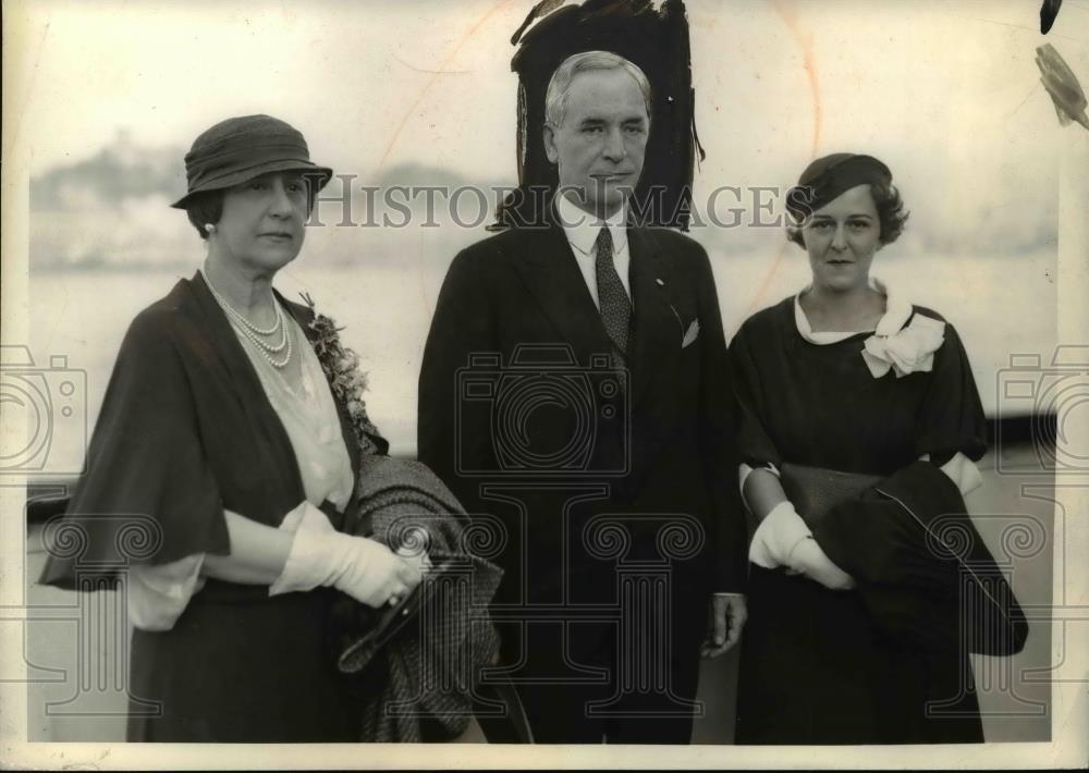 1933 Press Photo Secretary of State with wife &amp; niece arrive in NYC - nee84004 - Historic Images