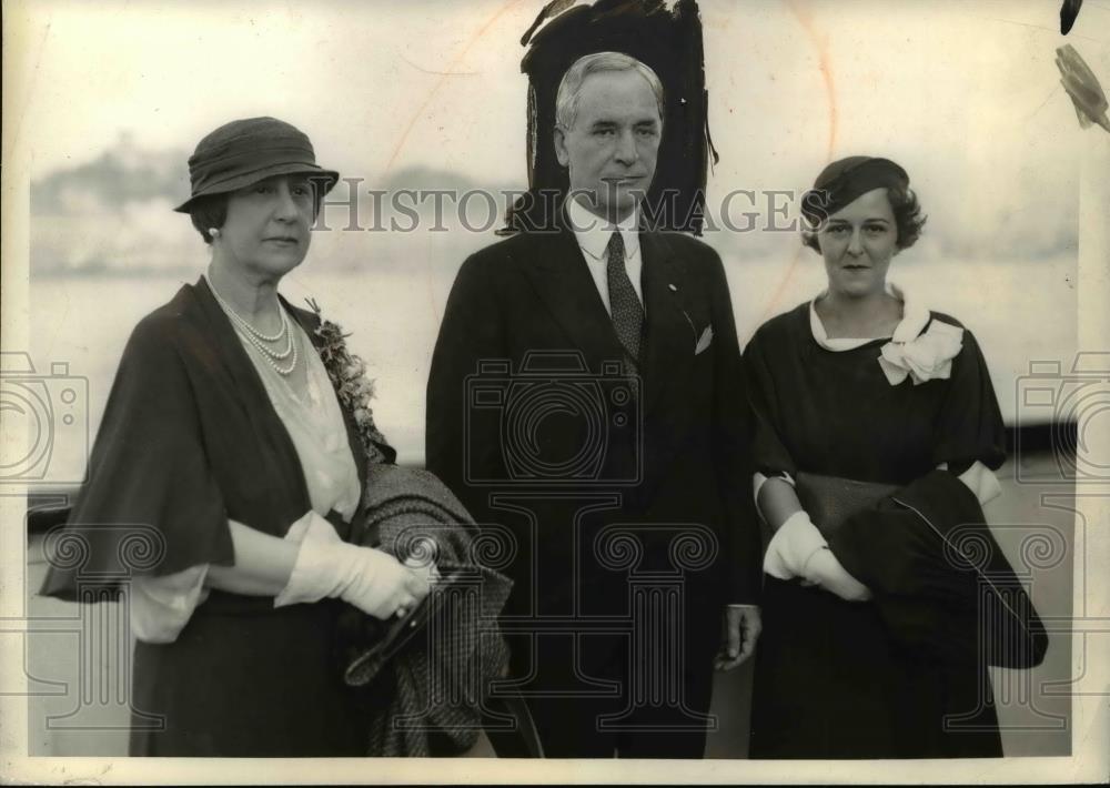 1933 Press Photo Secretary of State with wife & niece arrive in NYC - nee84004 - Historic Images
