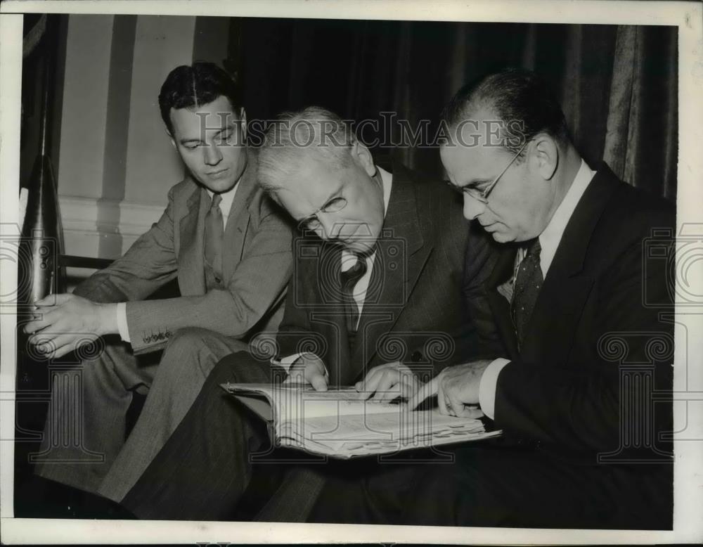 1942 Press Photo Lincoln Electric Co Harold Kneen, JF Lincoln, CM Taylor in DC - Historic Images