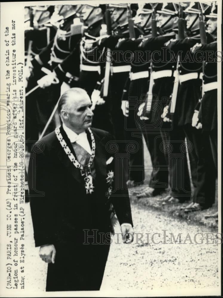 1969 Wire Photo President Georges Pompidou on honour guards at Elysee Palace - Historic Images