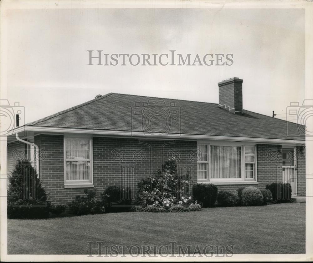 1958 Press Photo Dearf plantings and other foliage add beuty at the home - Historic Images