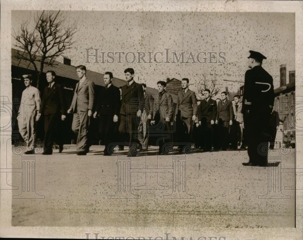 1939 Press Photo Training Artificers for British Navy parade at Vernon School - Historic Images