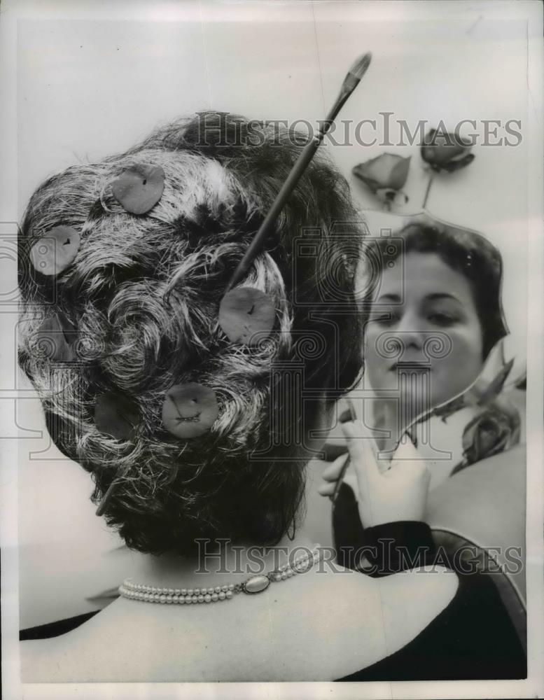 1955 Press Photo Artistic Creation Hairstyle by Gino of Rome leading artist. - Historic Images