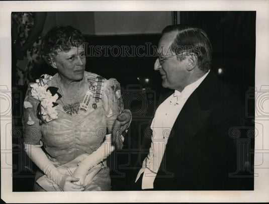 1940 Press Photo Mrs William J Grittenden chats with Lord L'othan British Amb - Historic Images