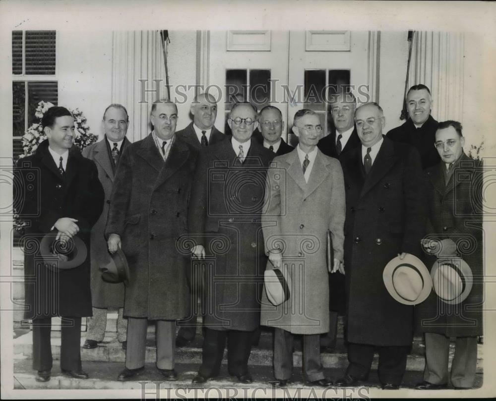 1939 Press Photo Committee of Civilian Employees of the Philadelphia Navy Yard. - Historic Images