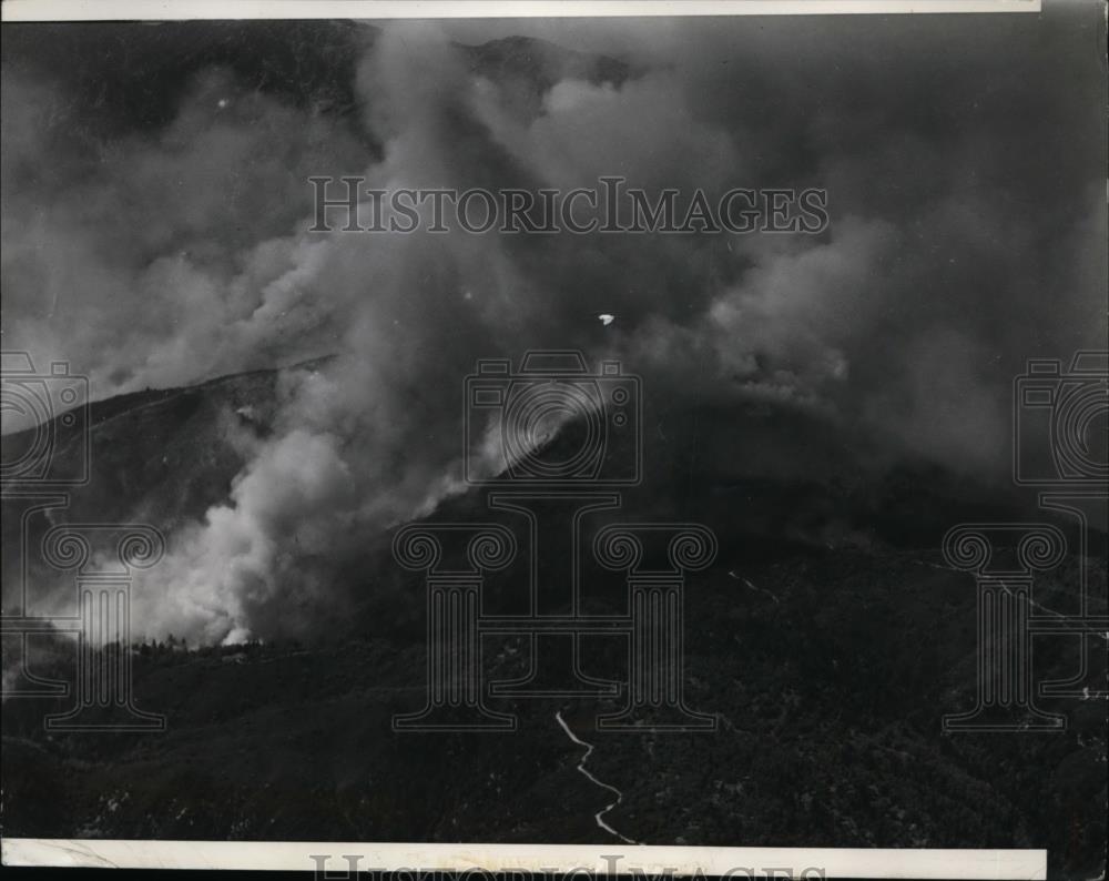 1936 Press Photo Bush Fire sweeping along the Southern Slopes Mountain - Historic Images