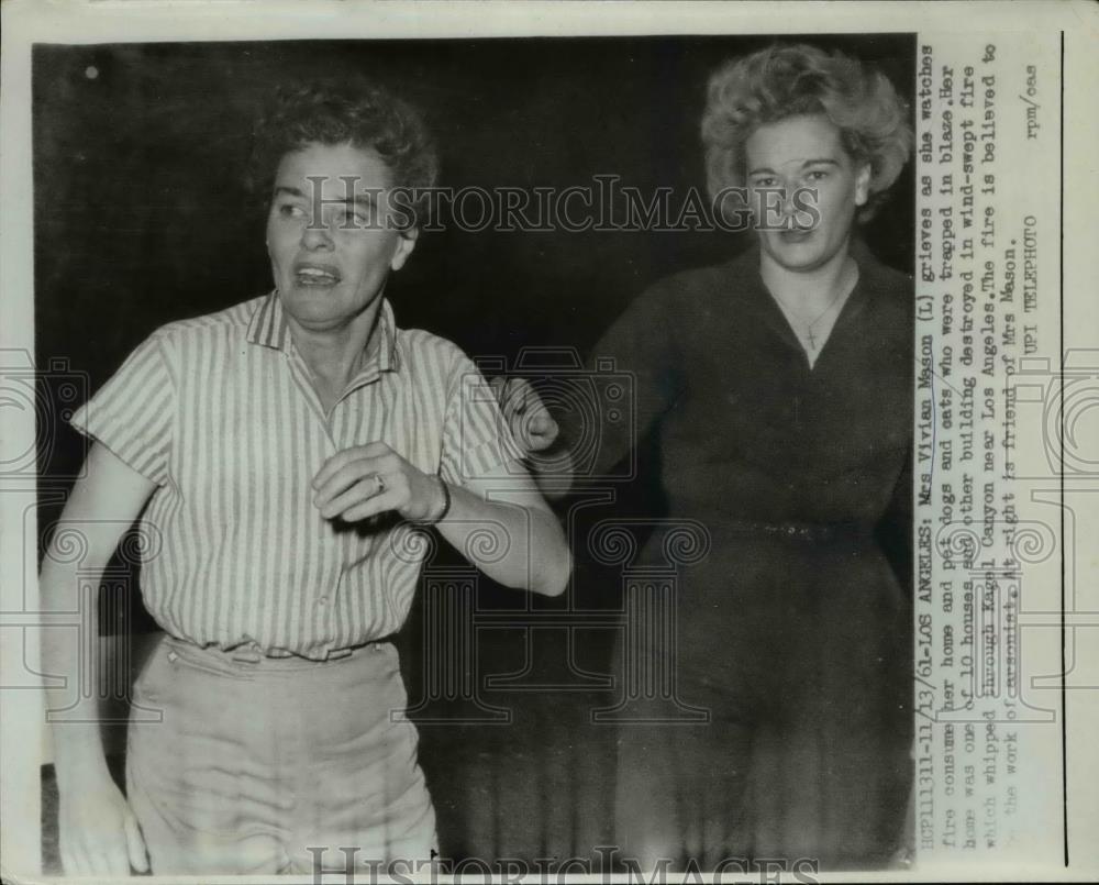 1961 Press Photo Vivan Mason grieves as she watched house on fire in Los Angeles - Historic Images