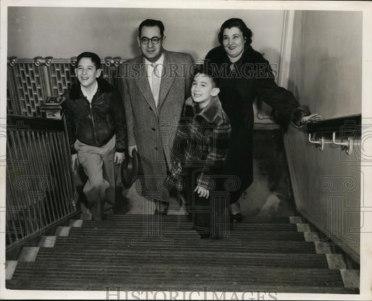 1953 Press Photo Mr & Mrs Alfred Glickman & sons Ronals & Kenneth - nee87923 - Historic Images