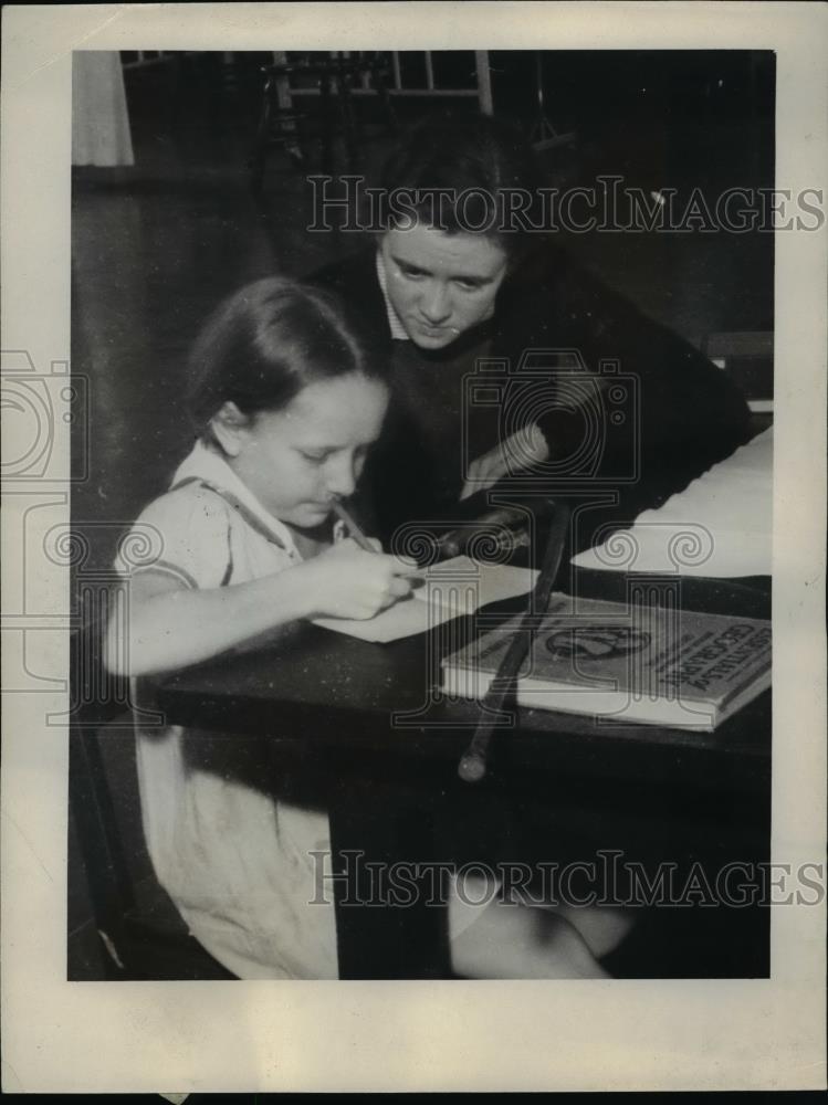 1938 Press Photo Student at Missouri University Children&#39;s Clinic - nee86128 - Historic Images