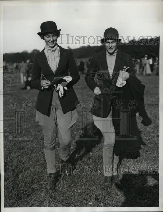 1933 Press Photo Cornelia Kellogg & Sarita Flagden at West Hills race meet in NY - Historic Images