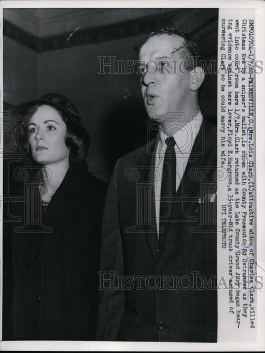 1960 Press Photo Mrs Lois Clark & County prosecutor Ed Ostrander Painesviille Oh - Historic Images