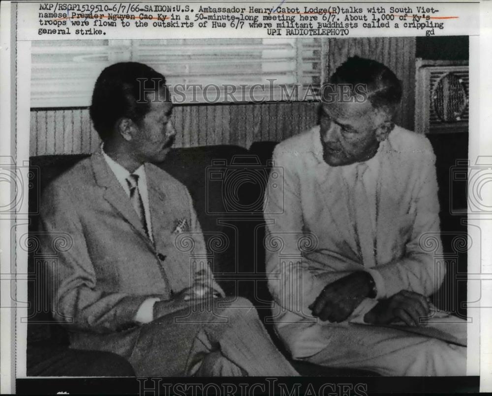 1966 Press Photo Henry Cabot Lodge with Vietnamese Premier Nguyen Cao Ky. - Historic Images