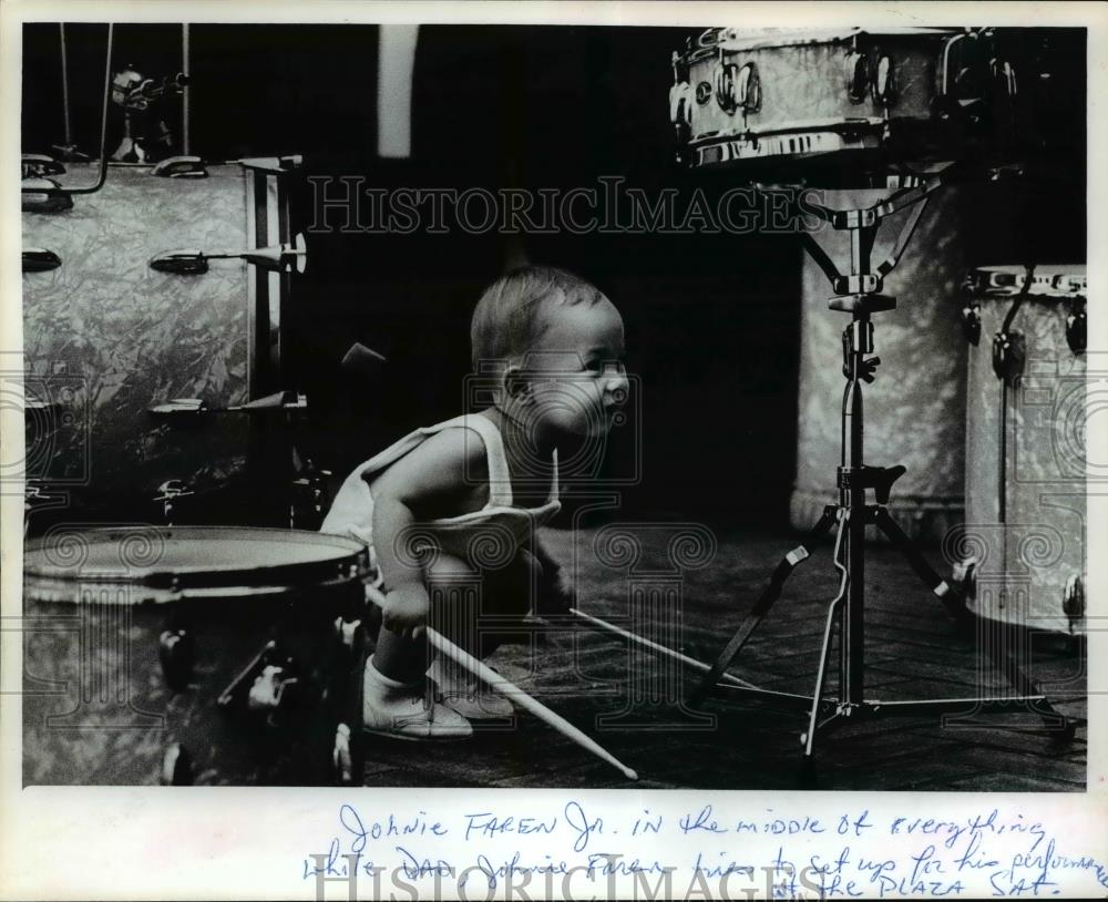 1981 Press Photo John Faren Jr. at The Plaza Bldg. Championship Jazz. - Historic Images