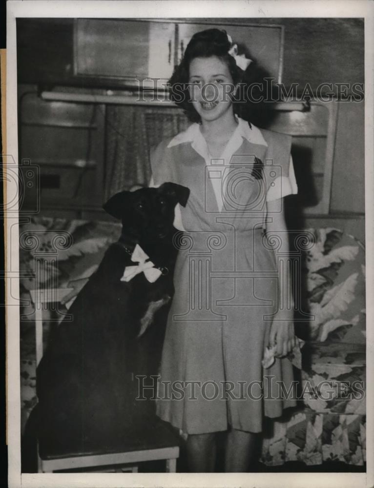 1946 Press Photo Dolores Young Polio Victim trained her dog Patty - nee88367 - Historic Images