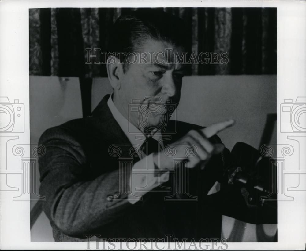 Press Photo President Ronald Reagan making a speech - nee86580 - Historic Images