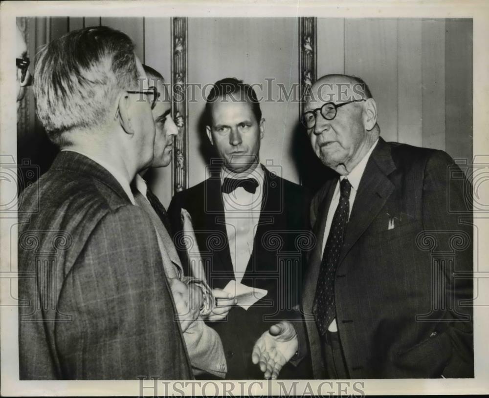 1951 Press Photo House Ways &amp; Means chairman Robert Doughton &amp; newsmen - Historic Images