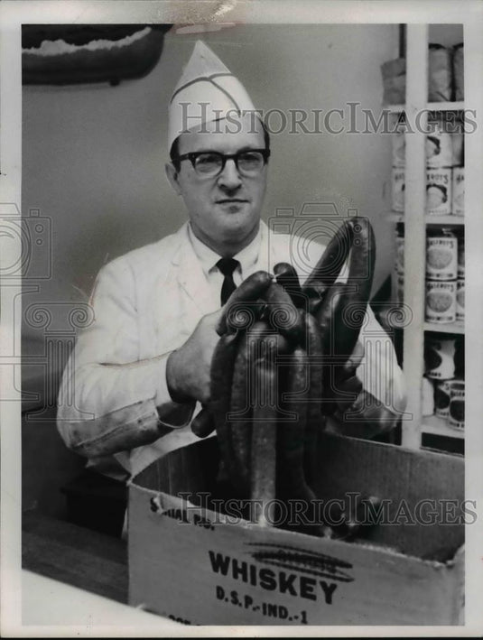 1967 Press Photo Mannie Schecter At Mayor's Meat Market - nee85844 - Historic Images