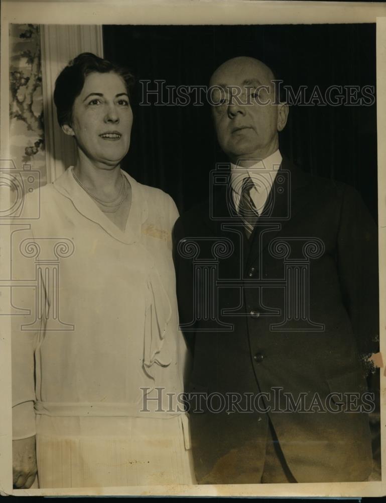 1928 Press Photo Charles Lockwood Shown In Their Home - nee88537 - Historic Images