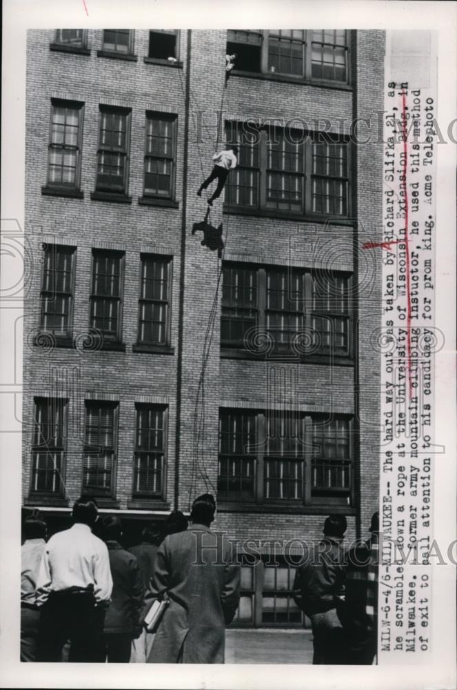 1949 Press Photo University of Wisconsin as Richard Slifka stunt to be prom king - Historic Images