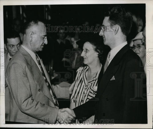 1944 Press Photo Mrs Richard Vincentin & son Richard absolved of murder charge - Historic Images