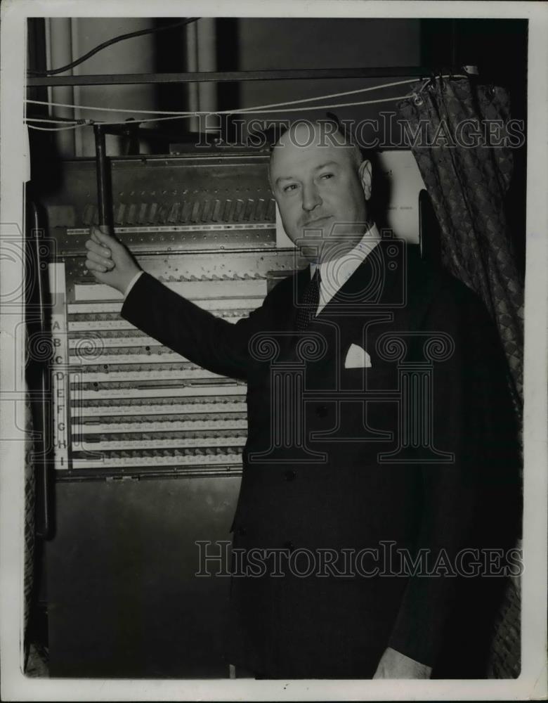 1937 Press Photo Postmaster General James J Farley at the voting polls - Historic Images