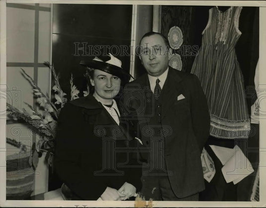 1937 Press Photo Dr Sylvester Gruszka & wife at Polich exhibittion - nee84809 - Historic Images