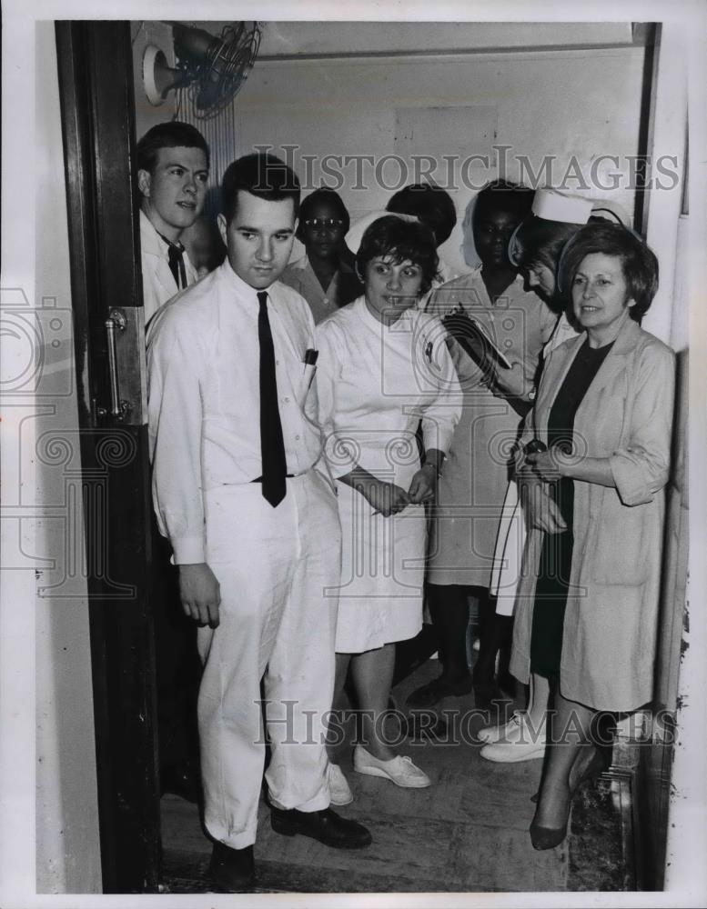 1966 Press Photo A crowded elevator at Babies &amp; Childrens hospital in Cleveland - Historic Images