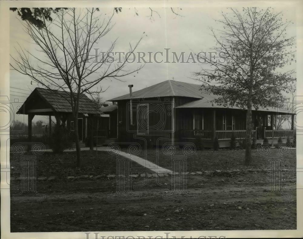 1937 Press Photo Modern and homey the C.W. Armstrong equiped with TWA power. - Historic Images