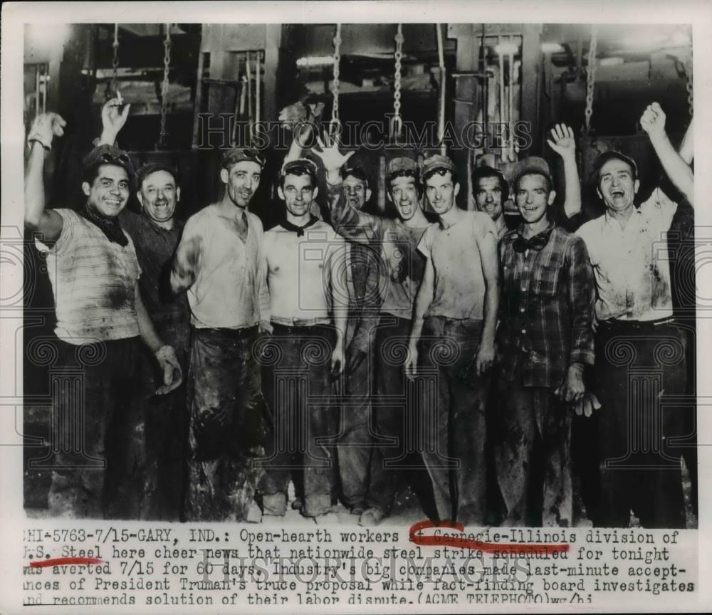 1949 Press Photo Workers at Carnegie Illinois US Steel cheer as strike averted - Historic Images