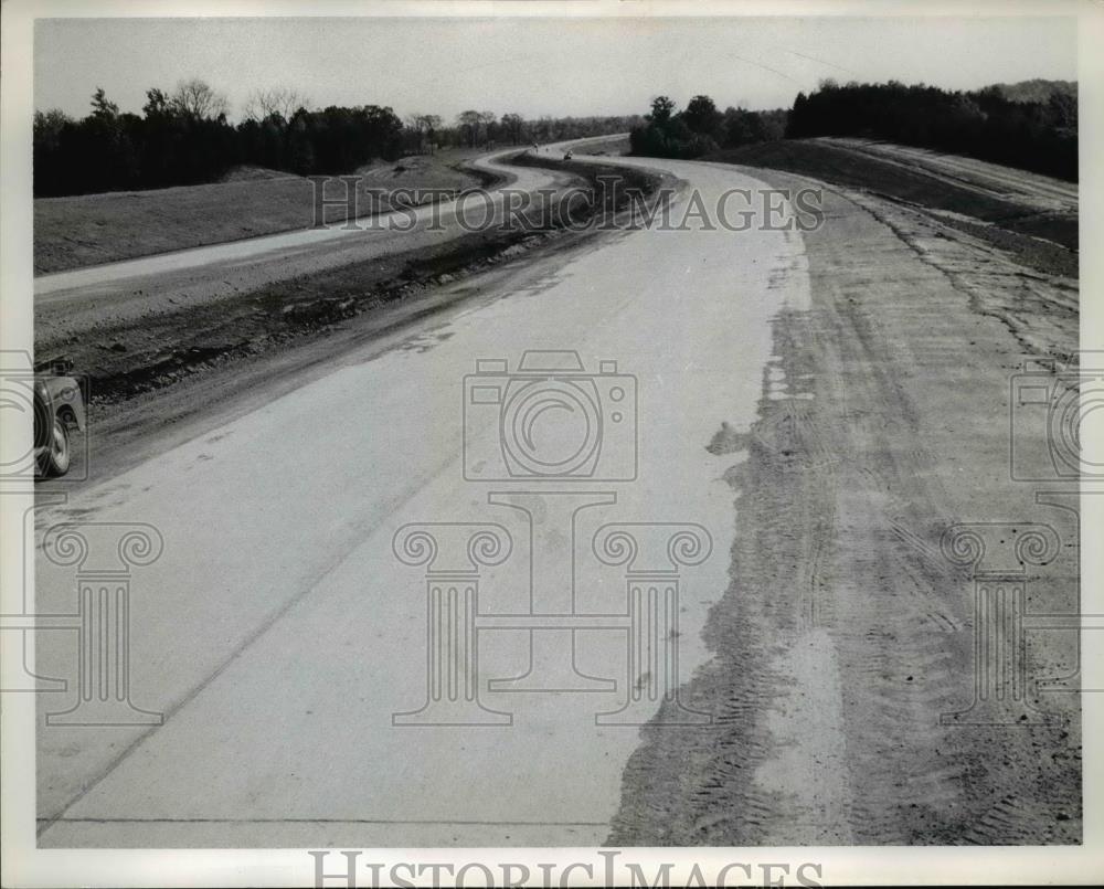 1954 Press Photo East view from Meander Creek along the Ohio Turnpike - Historic Images