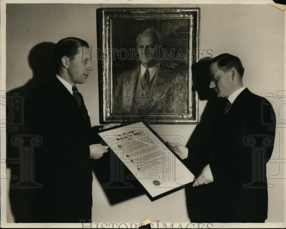 1932 Press Photo Douglas S. Campbell present Tuner Bailey Memorial. - nee86464 - Historic Images