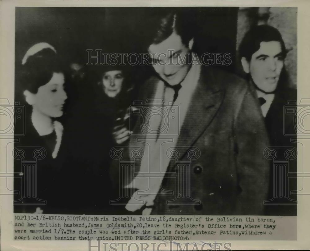 1954 Press Photo Maria I Patino, James Goldsmith at Kelso Scotland wedding - Historic Images