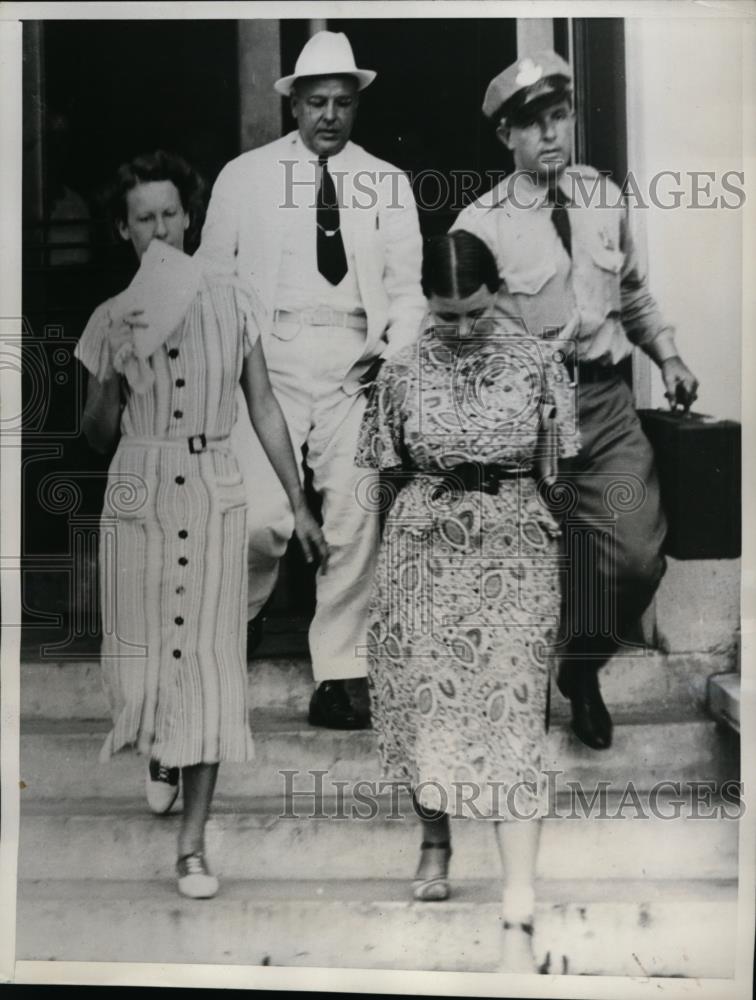 1937 Press Photo Gladys Stamp, Eva Lee Pratt arrested in Natchez Miss - Historic Images