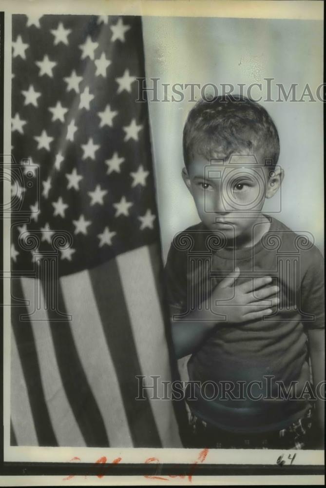 1965 Press Photo David Lee Smith was naturalized as an American Citizen. - Historic Images