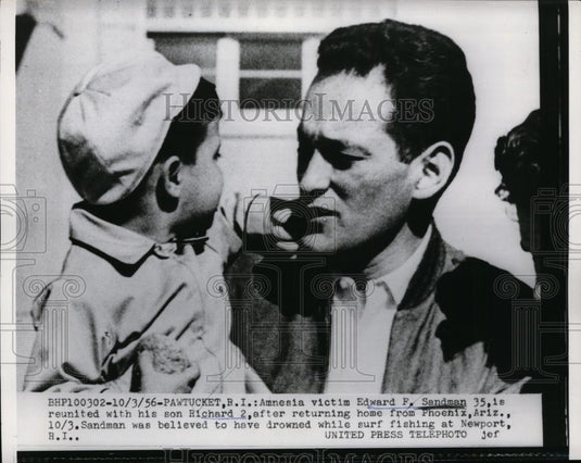 1956 Press Photo Amnesia victim Edward Sandman & son Robert at Pawtuckett RI - Historic Images
