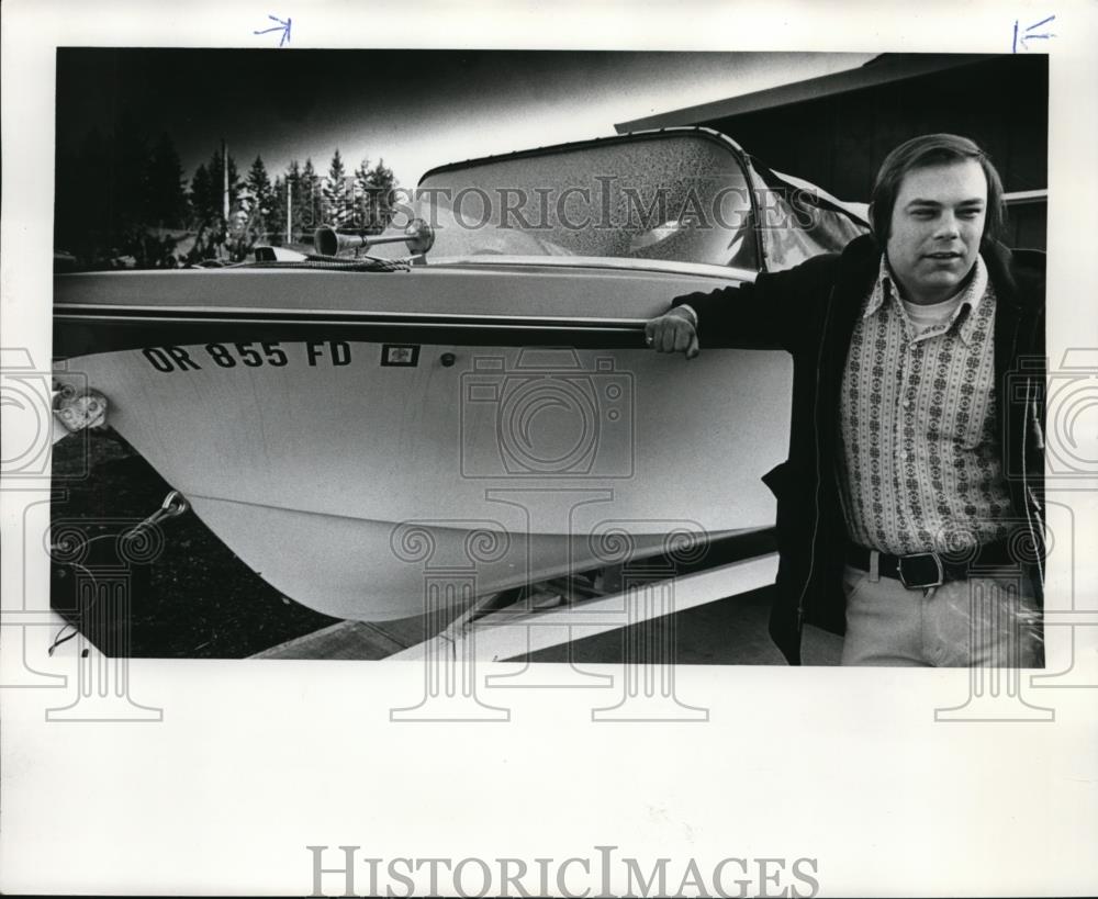 1974 Press Photo Energy Conservation -Michael Buckley&#39;s boat - orb65585 - Historic Images