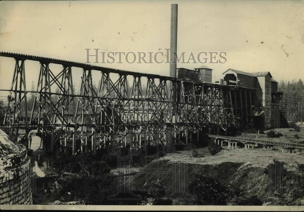 Press Photo Railroad Bridge construction - orb32617 - Historic Images