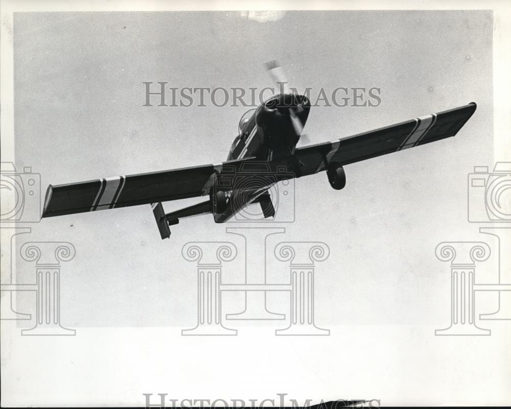 1973 Press Photo Do-It-Yourself Mini-Coupe Soars Over Countryside - ora99504 - Historic Images