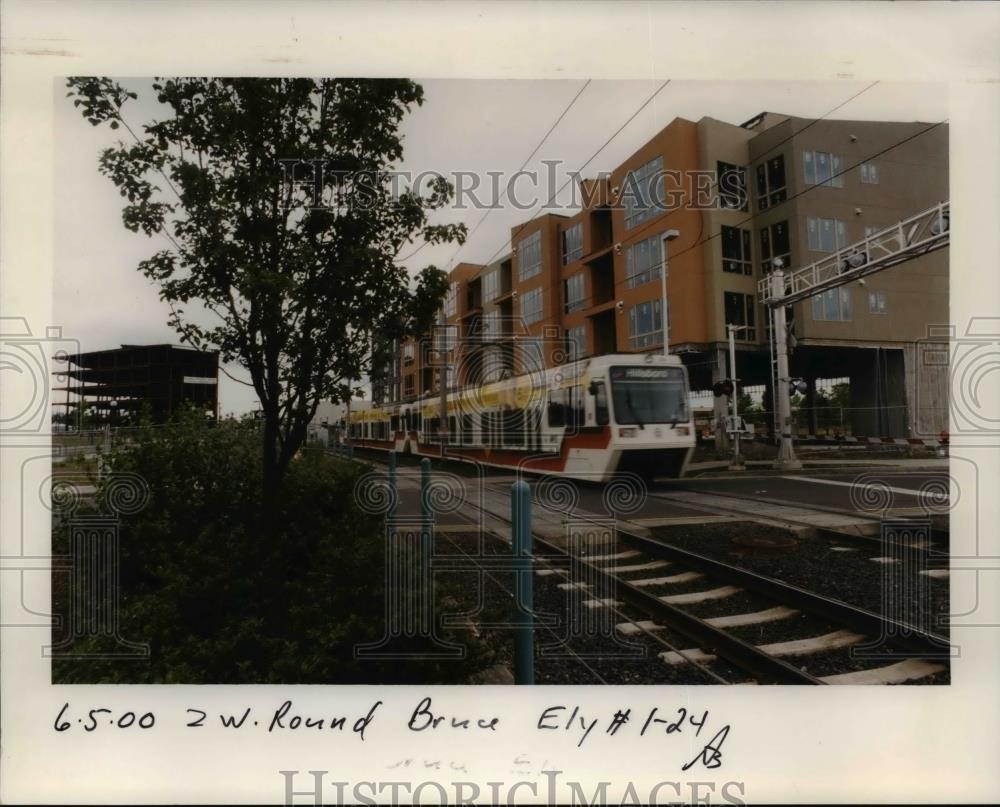 2000 Press Photo Light Rail west Side - orb21703 - Historic Images