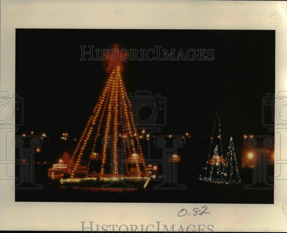 1987 Press Photo Two of the 42 light bedecked boats in the Christmas Ship - Historic Images