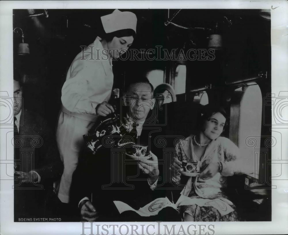 1975 Press Photo The first United Airlines stewardesses wore nurses uniforms - Historic Images